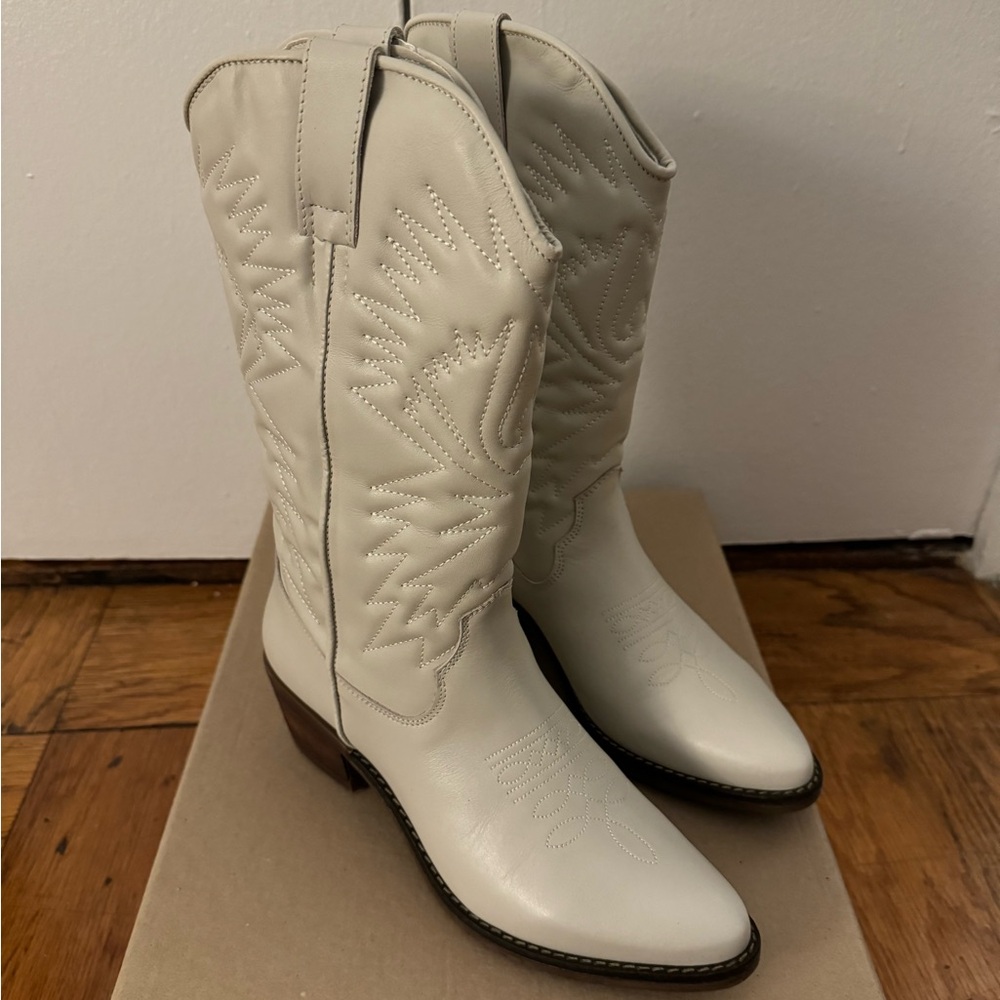 Steve Madden Hayward Cowboy Boot (White Leather) Size 9 - NEW WITH BOX
